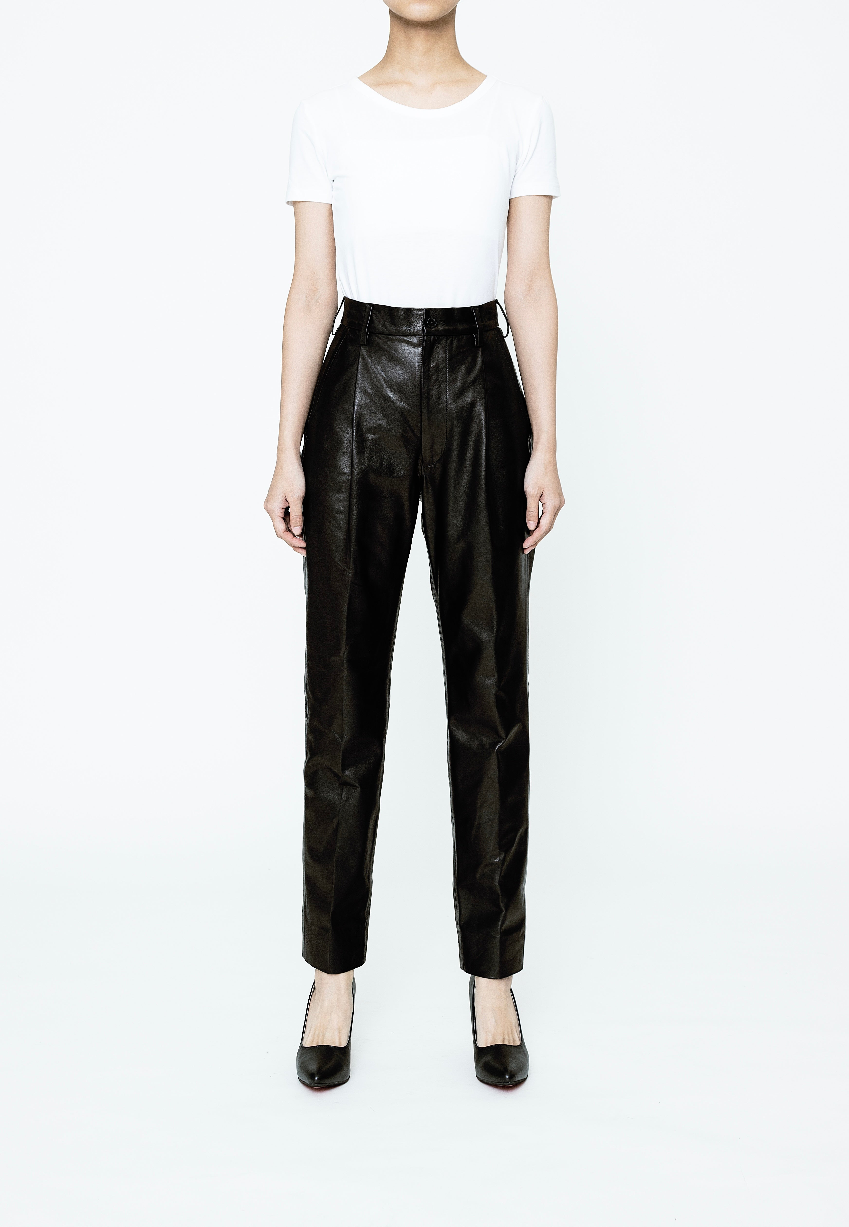 One Tuck Tapered Trousers