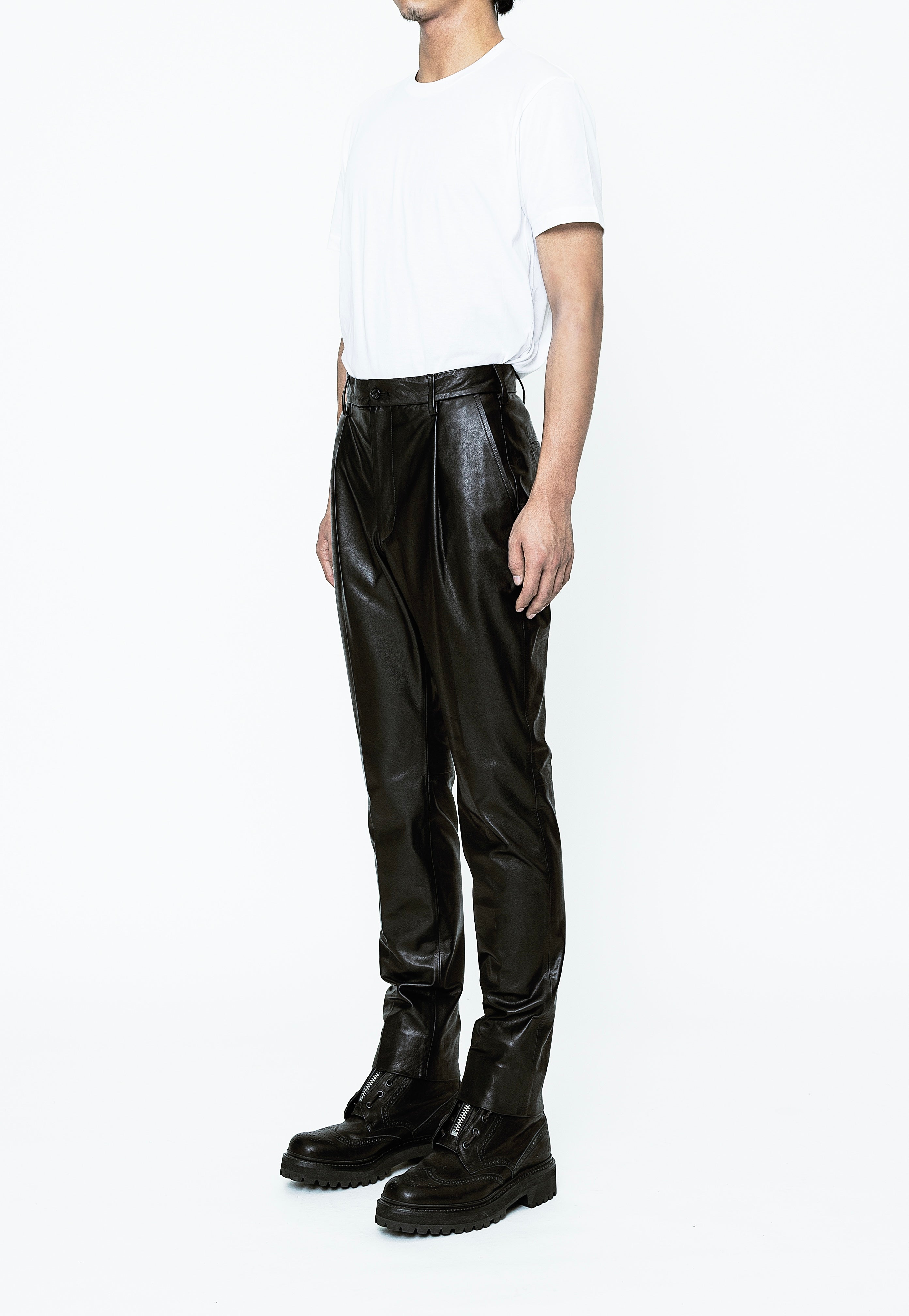 One Tuck Tapered Trousers